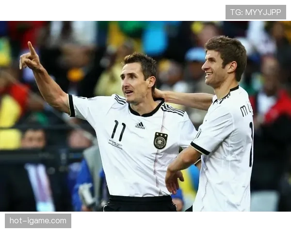 贝尼特斯重返绿茵场，开启执教新篇章