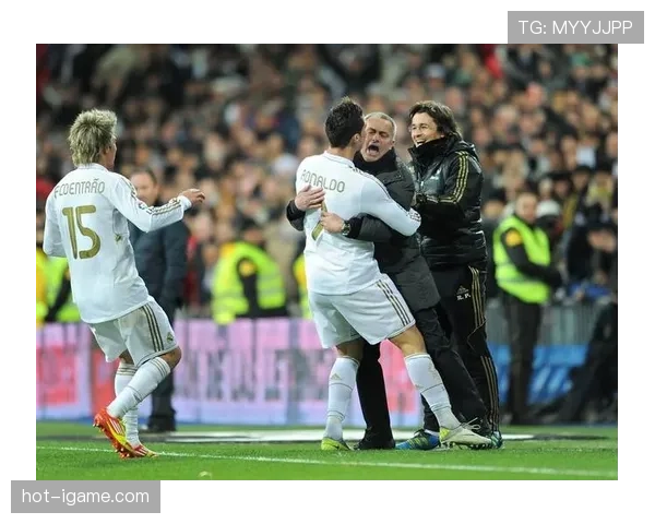 莫德里奇防守端表现稳健，拦截与抢断数据持续提升