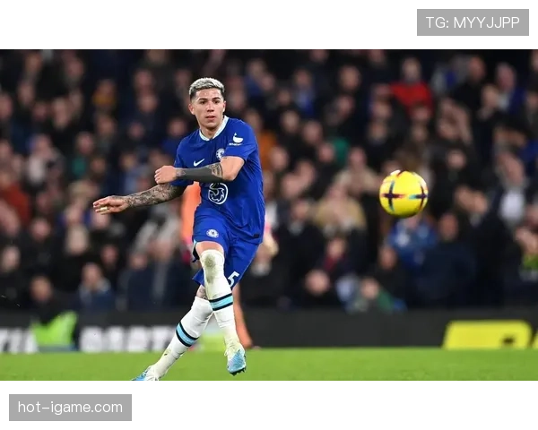 恩佐·费尔南德斯逛菜市场的样子，手上那块表把我和他分成了两个世界